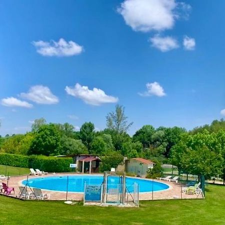 Camping Familial Paisible Avec Piscine, Mobil Home , Chalet, Studio & Emplacement Nue Casties-Labrande Exterior foto