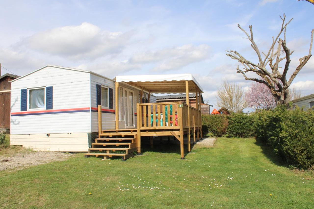 Camping Familial Paisible Avec Piscine, Mobil Home , Chalet, Studio & Emplacement Nue Casties-Labrande Exterior foto