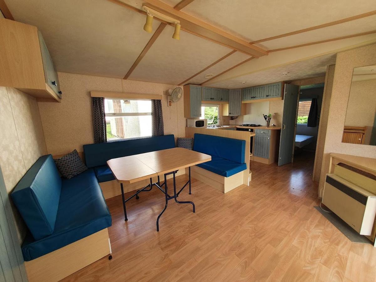 Camping Familial Paisible Avec Piscine, Mobil Home , Chalet, Studio & Emplacement Nue Casties-Labrande Exterior foto