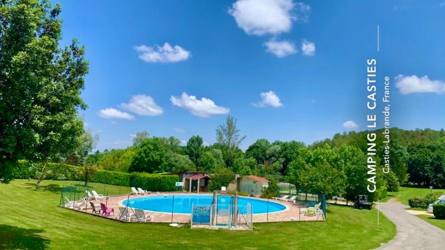 Camping Familial Paisible Avec Piscine, Mobil Home , Chalet, Studio & Emplacement Nue Casties-Labrande Exterior foto