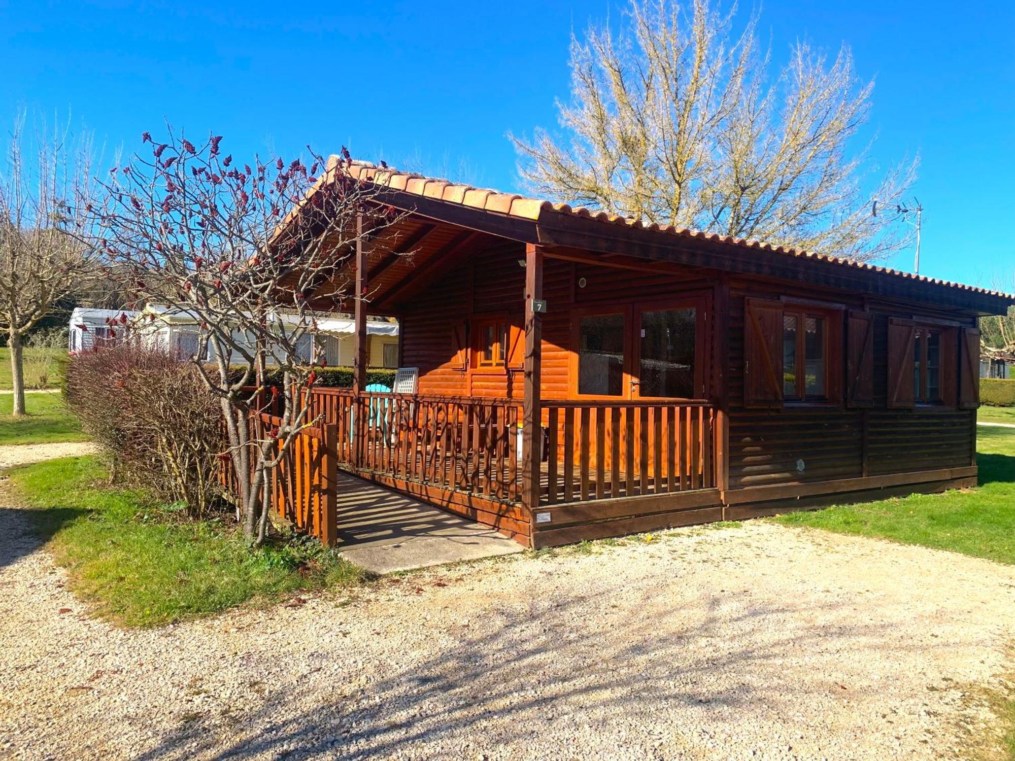 Camping Familial Paisible Avec Piscine, Mobil Home , Chalet, Studio & Emplacement Nue Casties-Labrande Exterior foto