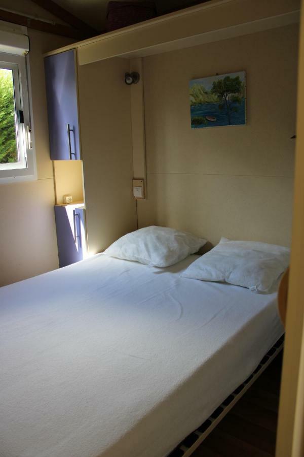 Camping Familial Paisible Avec Piscine, Mobil Home , Chalet, Studio & Emplacement Nue Casties-Labrande Exterior foto