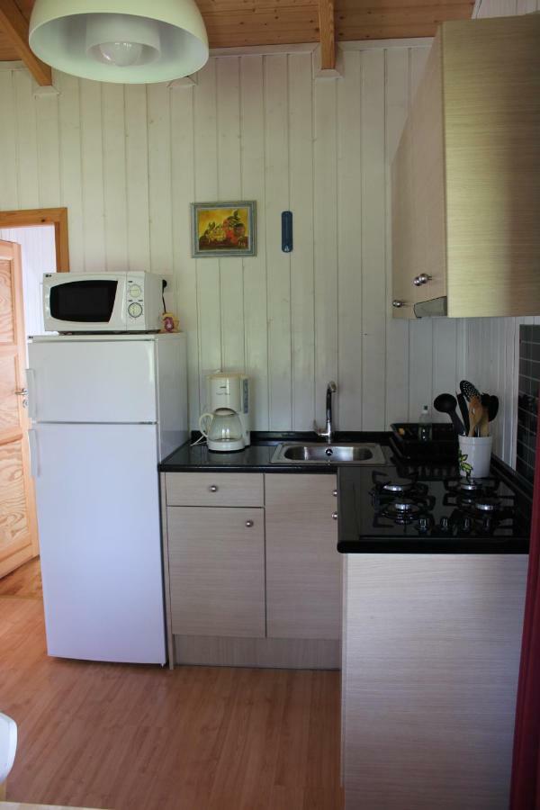 Camping Familial Paisible Avec Piscine, Mobil Home , Chalet, Studio & Emplacement Nue Casties-Labrande Exterior foto