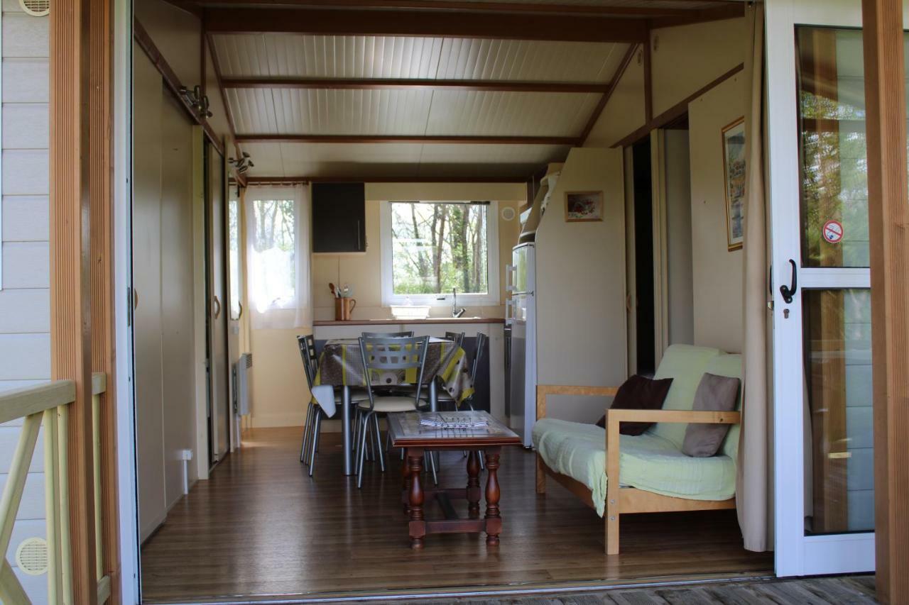 Camping Familial Paisible Avec Piscine, Mobil Home , Chalet, Studio & Emplacement Nue Casties-Labrande Exterior foto