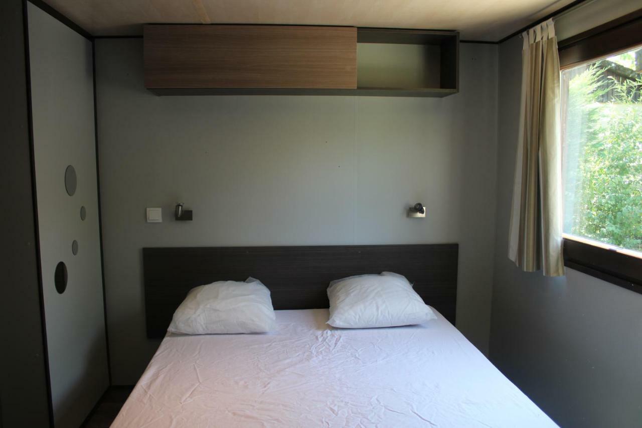 Camping Familial Paisible Avec Piscine, Mobil Home , Chalet, Studio & Emplacement Nue Casties-Labrande Exterior foto